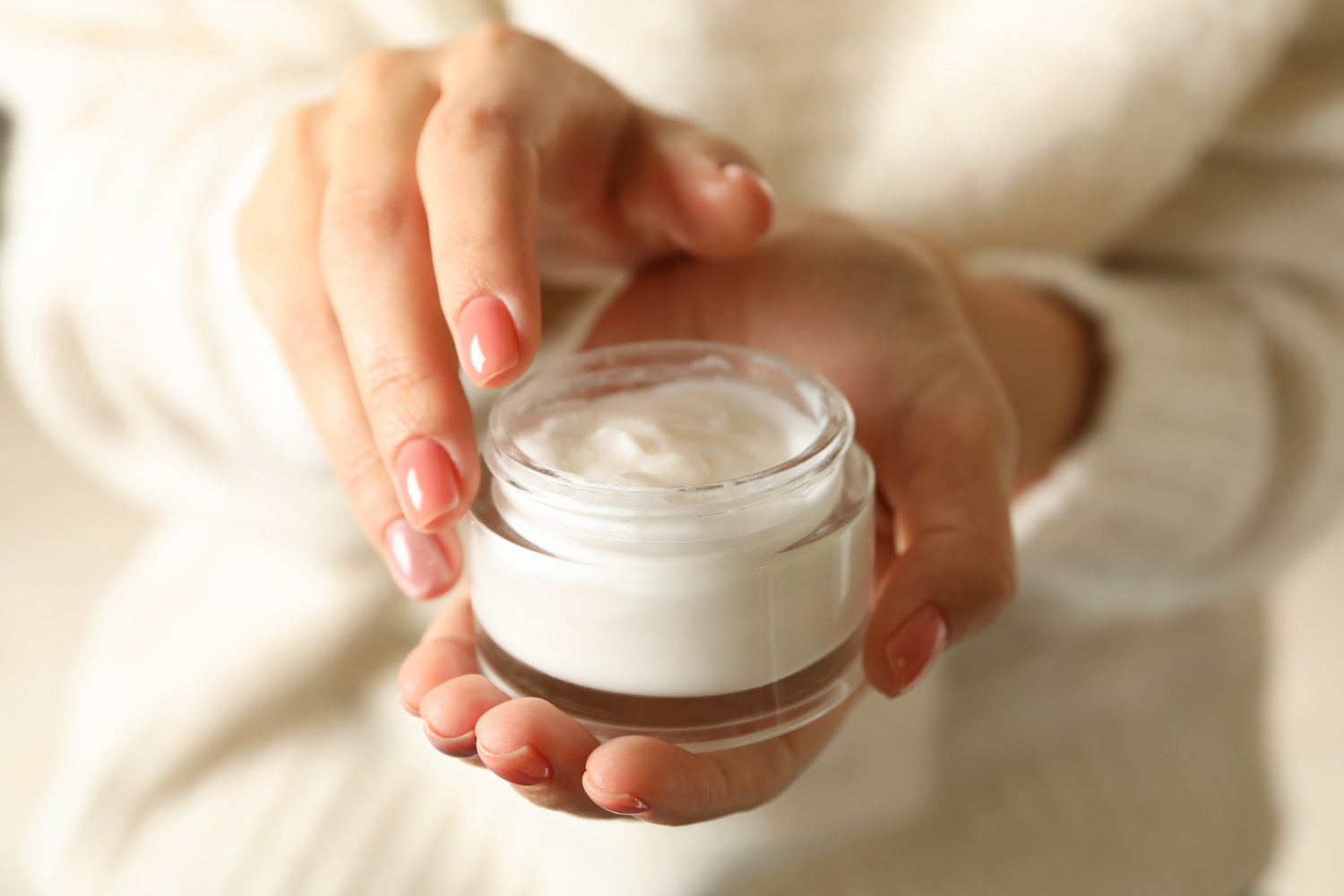 pot de crème pour le visage